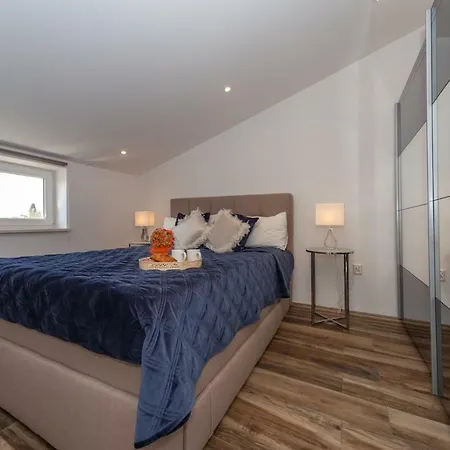 Antonio 比奥格勒·纳·莫鲁